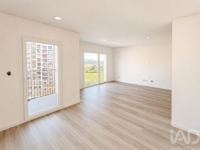Apartamento T2 para Venda em Corroios Foto 3