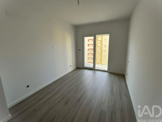 Apartamento T2 para Venda em Corroios Foto 9
