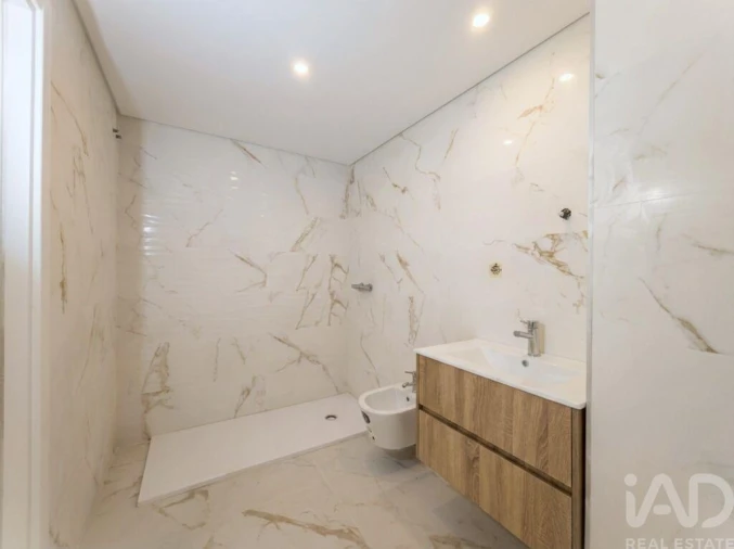 Apartamento T2 para Venda em Corroios Foto 6