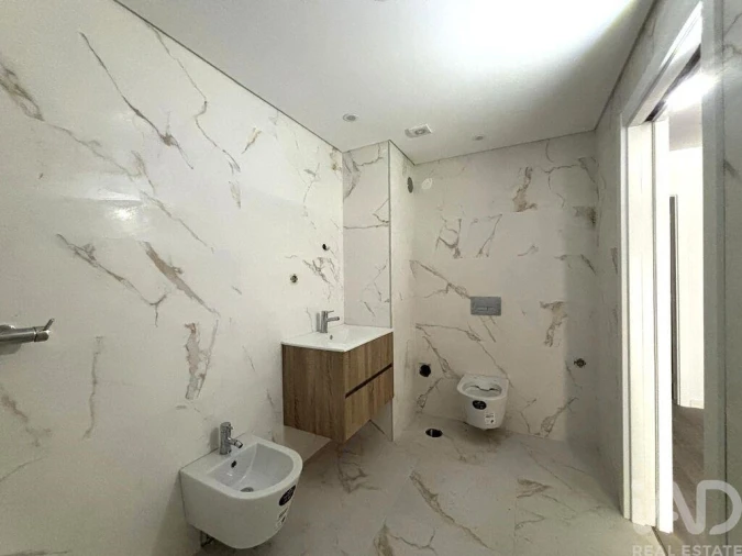 Apartamento T2 para Venda em Corroios Foto 7