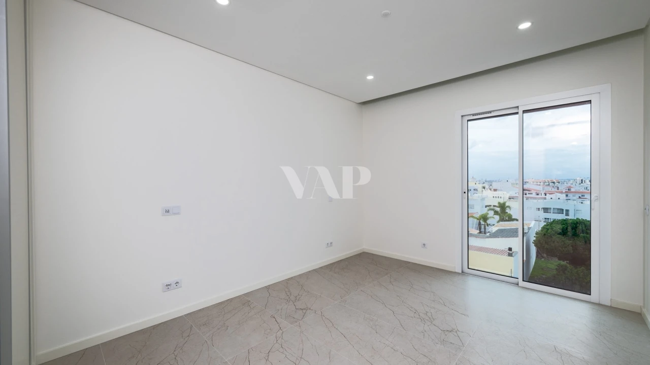 Apartamento T3 para Venda em Quarteira Foto 9