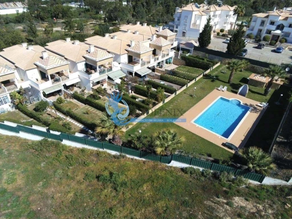 Moradia T4 para Venda em Albufeira e Olhos de Água Foto 1