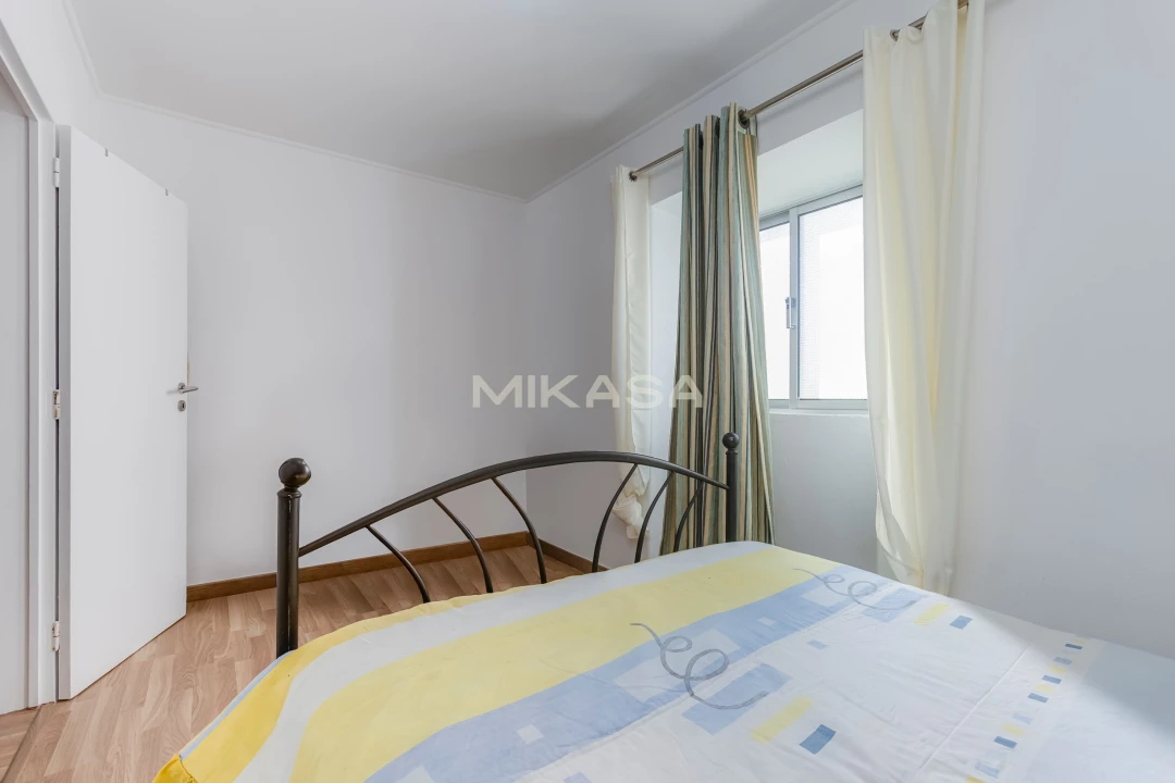 Moradia T1 para Venda em Odiaxere Foto 5