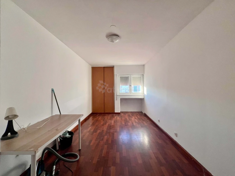 Apartamento T5 para Venda em Santo António dos Cavaleiros e Frielas Foto 19