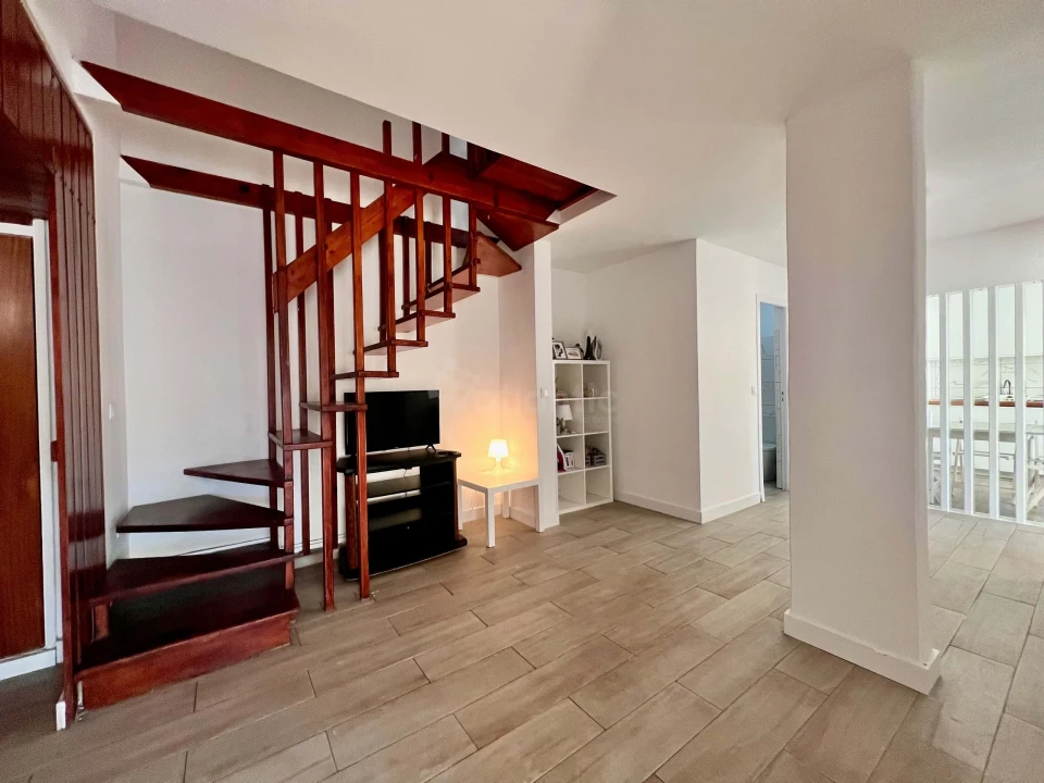 Apartamento T5 para Venda em Santo António dos Cavaleiros e Frielas Foto 1