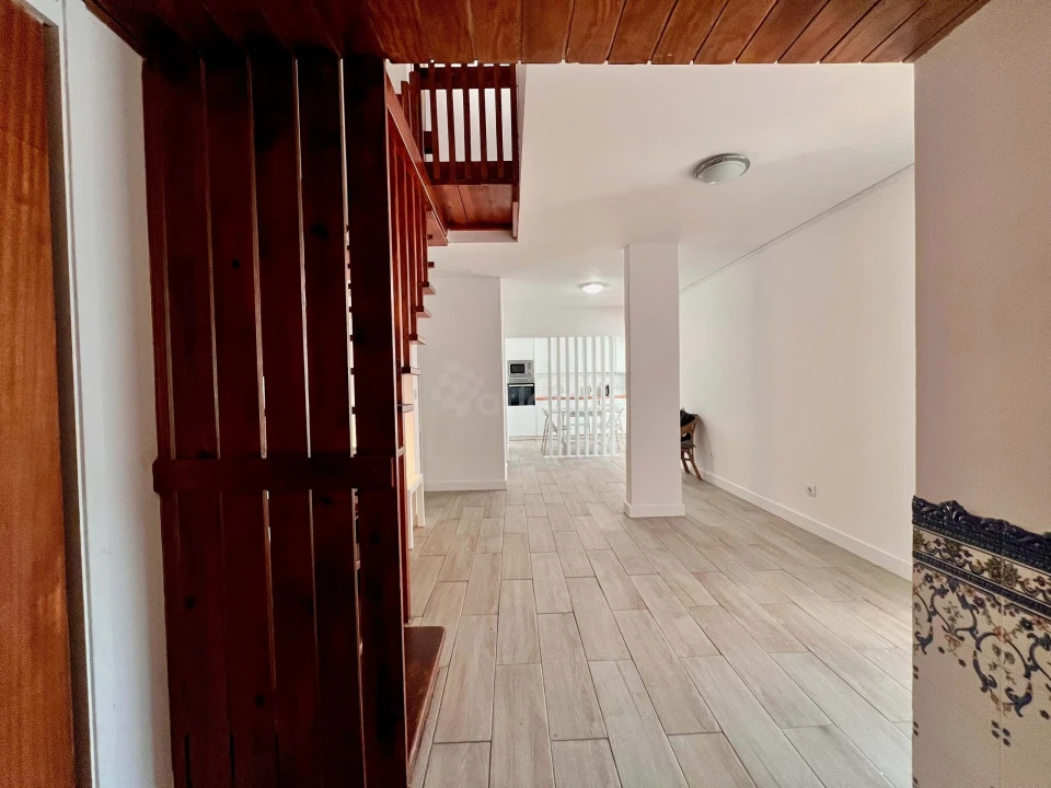 Apartamento T5 para Venda em Santo António dos Cavaleiros e Frielas Foto 2