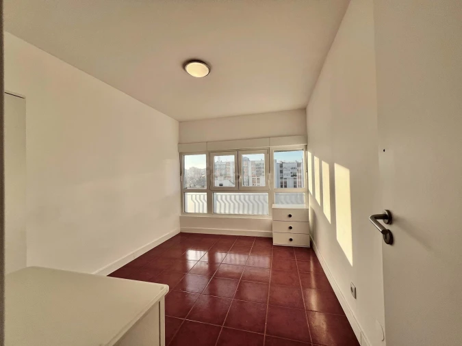 Apartamento T5 para Venda em Santo António dos Cavaleiros e Frielas Foto 13