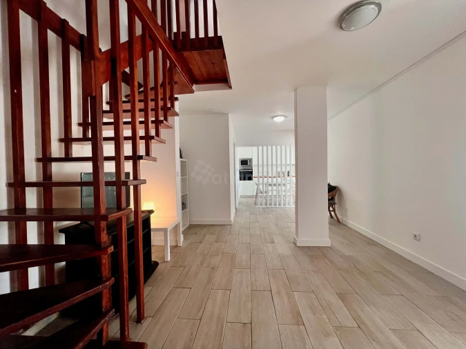 Apartamento T5 para Venda em Santo António dos Cavaleiros e Frielas Foto 3