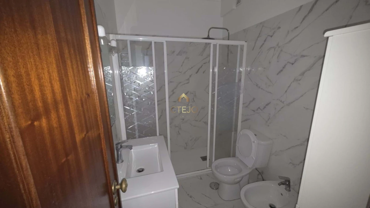 Apartamento T3 para Venda em Santa Iria de Azoia, São João da Talha e Bobadela Foto 3