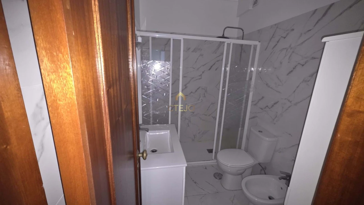 Apartamento T3 para Venda em Santa Iria de Azoia, São João da Talha e Bobadela Foto 14