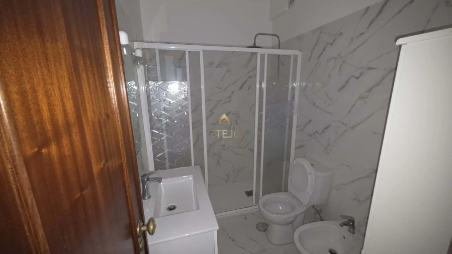 Apartamento T3 para Venda em Santa Iria de Azoia, São João da Talha e Bobadela Foto 3