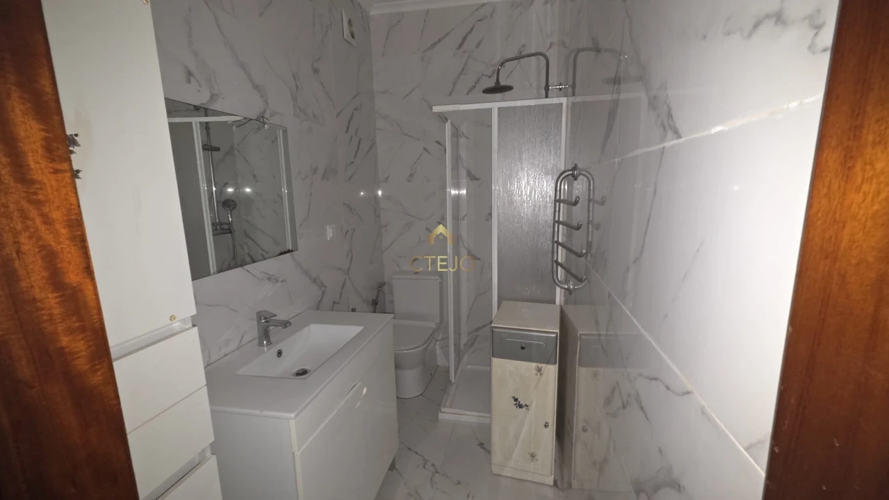 Apartamento T3 para Venda em Santa Iria de Azoia, São João da Talha e Bobadela Foto 2