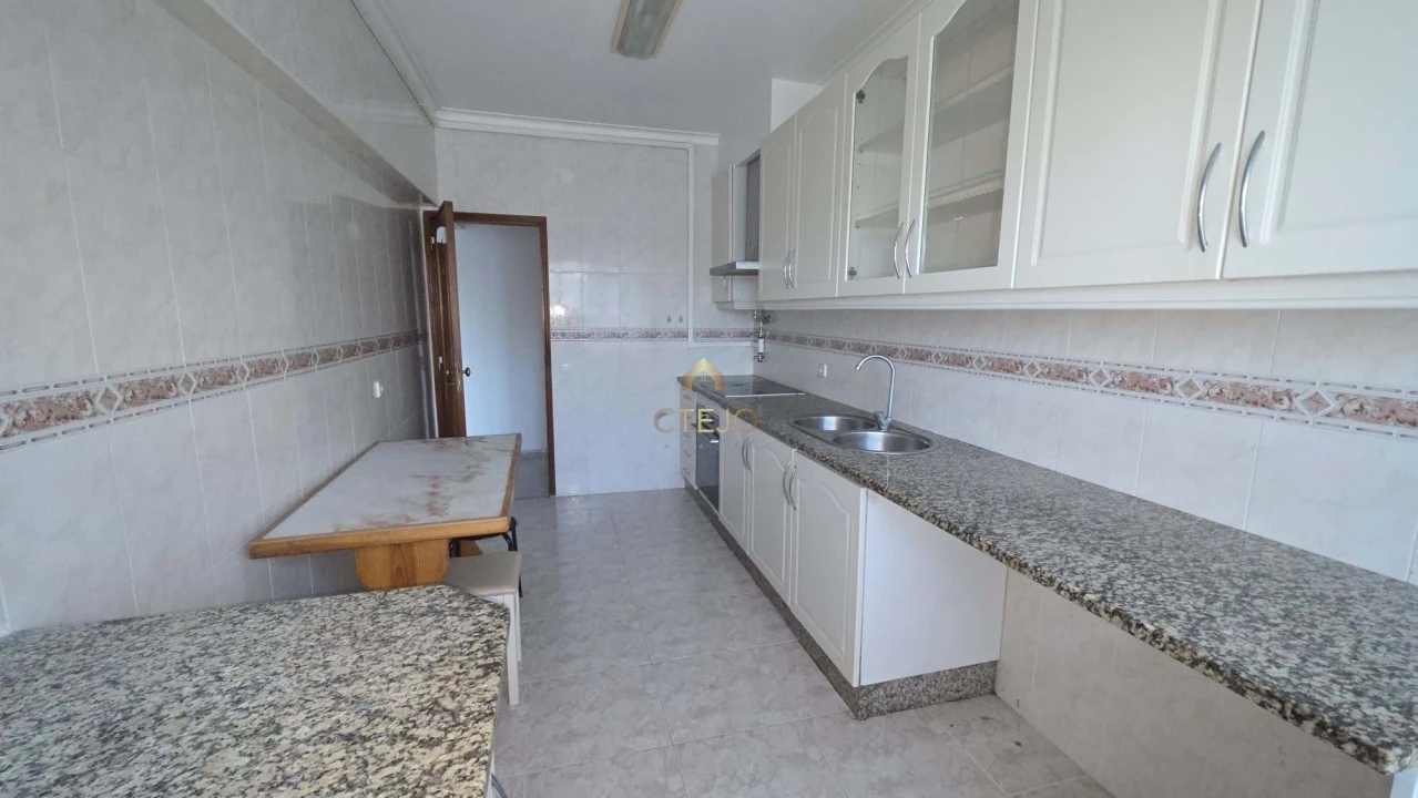 Apartamento T3 para Venda em Santa Iria de Azoia, São João da Talha e Bobadela Foto 1