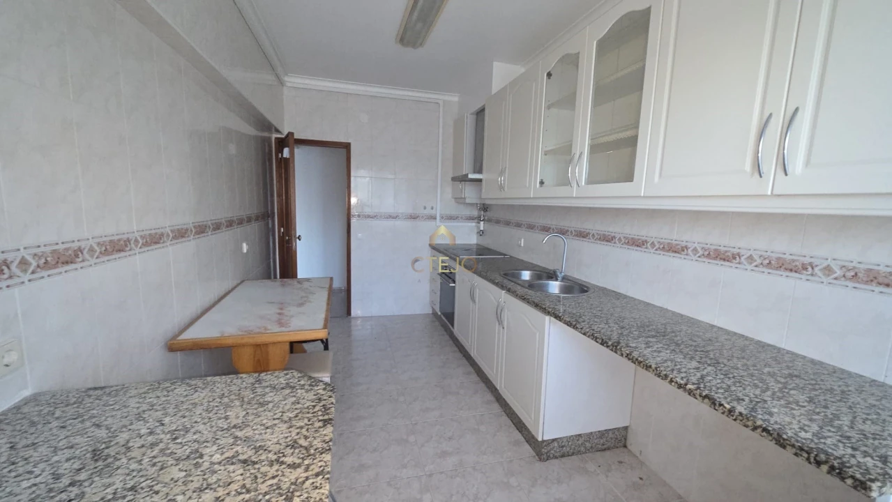 Apartamento T3 para Venda em Santa Iria de Azoia, São João da Talha e Bobadela Foto 7