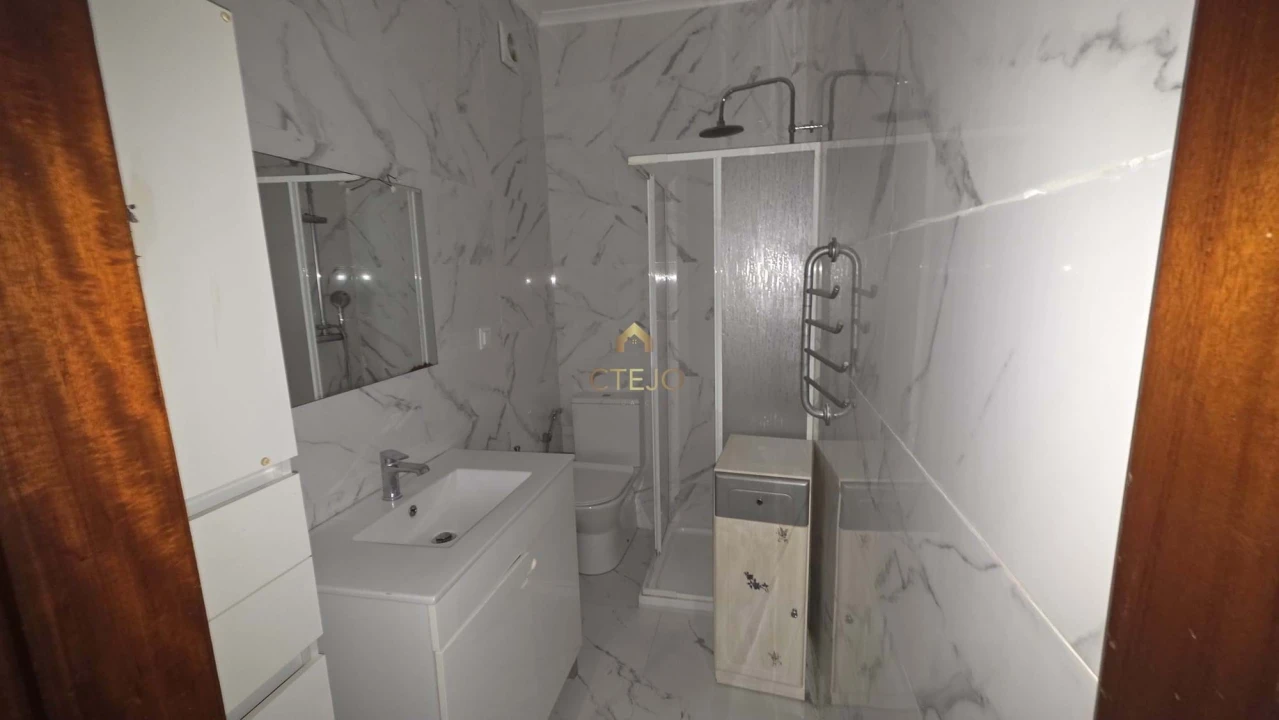 Apartamento T3 para Venda em Santa Iria de Azoia, São João da Talha e Bobadela Foto 11