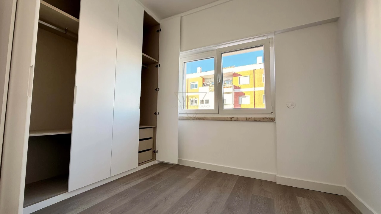 Apartamento T1 para Venda em Carcavelos e Parede Foto 24