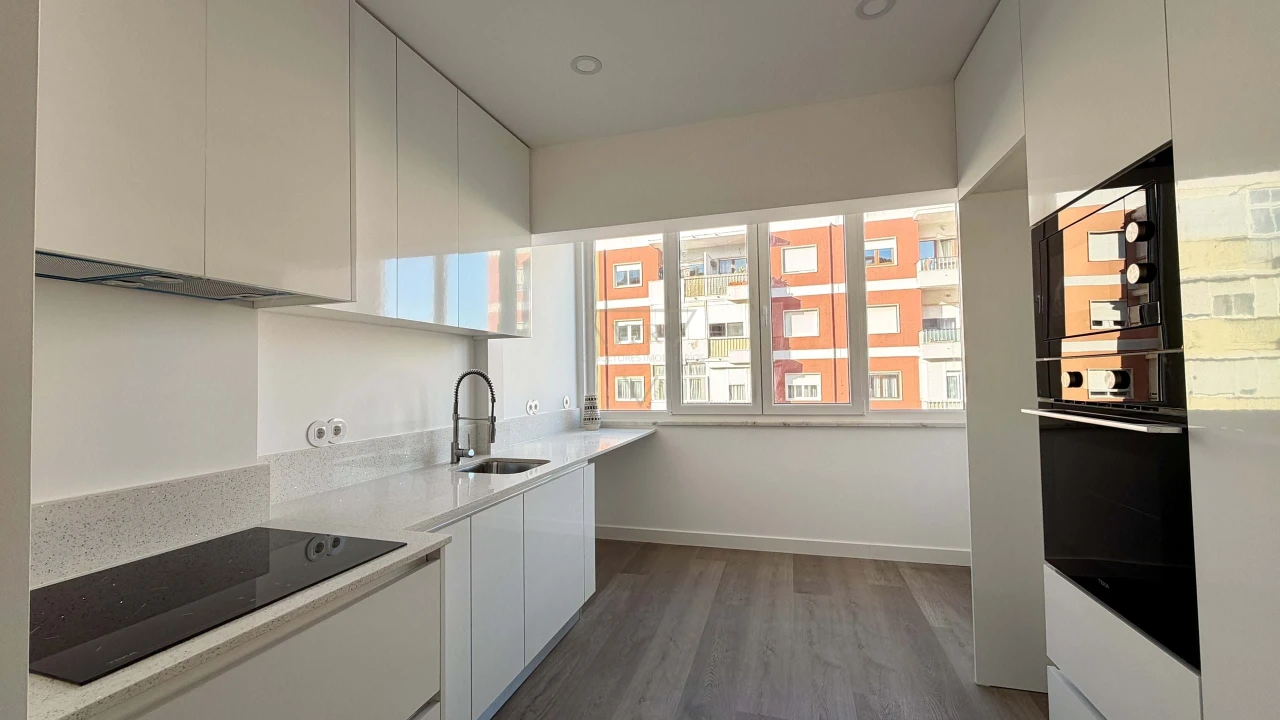 Apartamento T1 para Venda em Carcavelos e Parede Foto 1