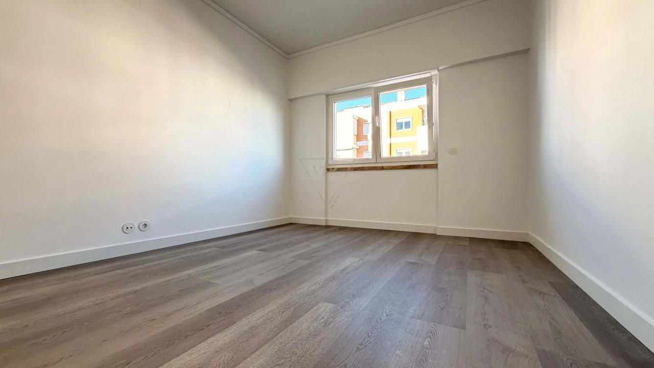 Apartamento T1 para Venda em Carcavelos e Parede Foto 12