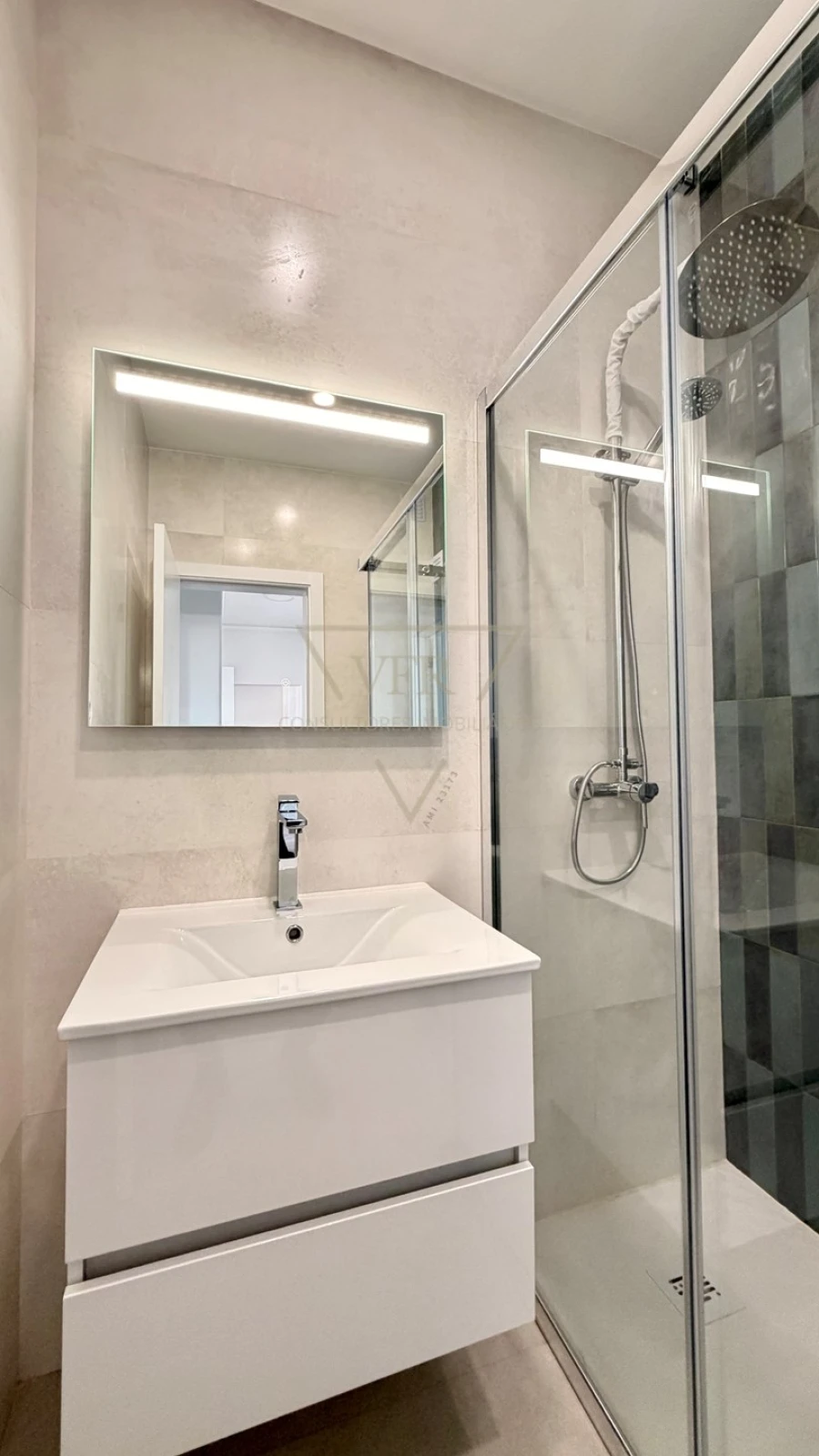 Apartamento T1 para Venda em Carcavelos e Parede Foto 16