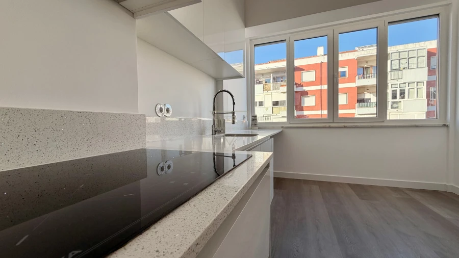 Apartamento T1 para Venda em Carcavelos e Parede Foto 3