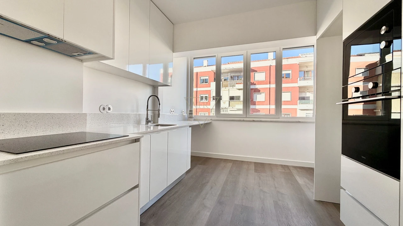 Apartamento T1 para Venda em Carcavelos e Parede Foto 2