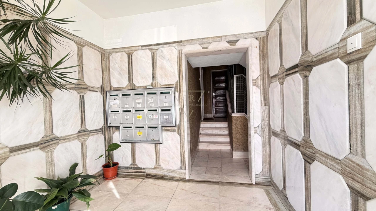 Apartamento T1 para Venda em Carcavelos e Parede Foto 27