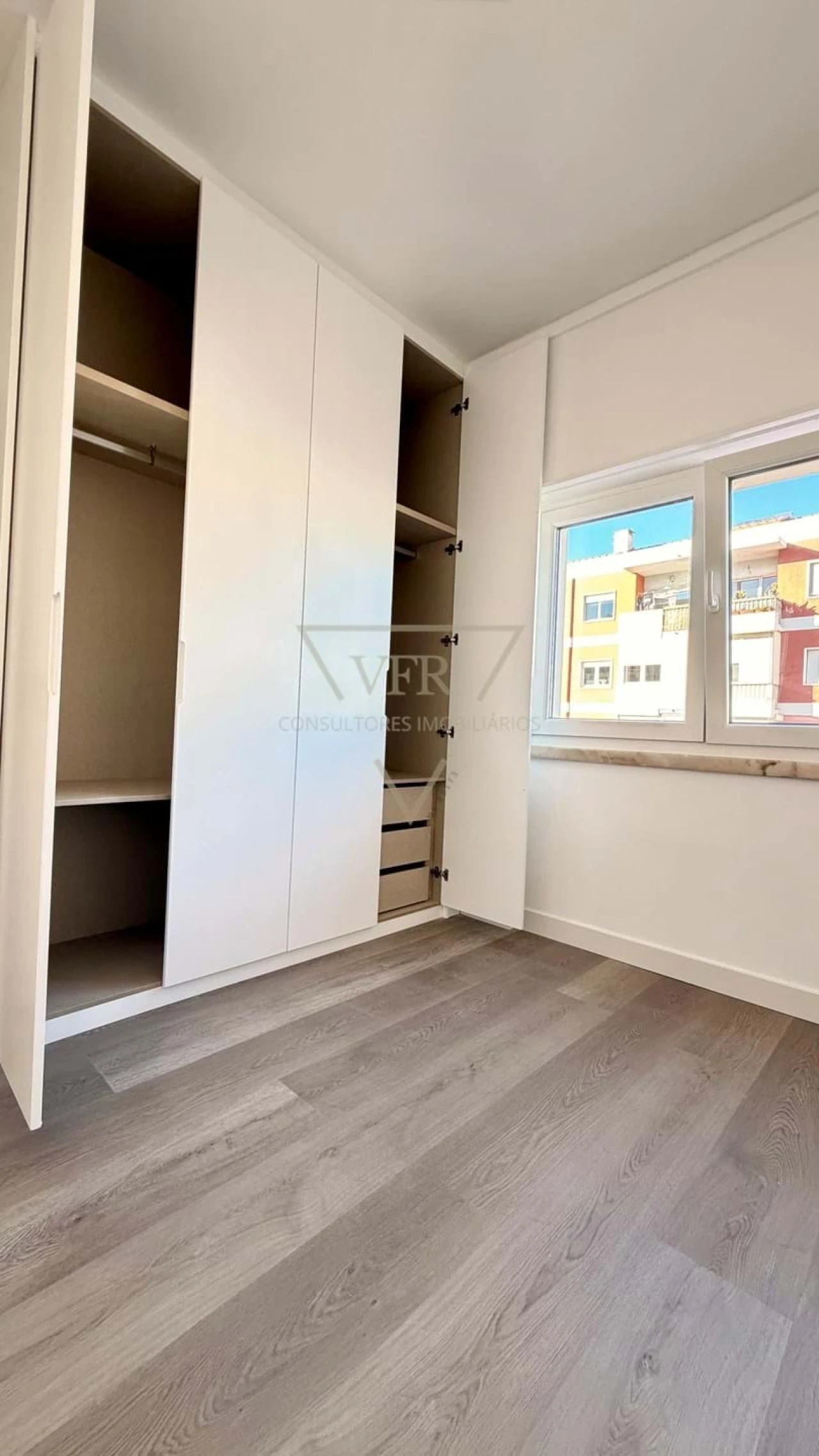 Apartamento T1 para Venda em Carcavelos e Parede Foto 23