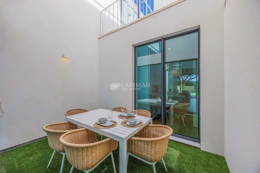 Moradia T2 para Venda em Quarteira Foto 6