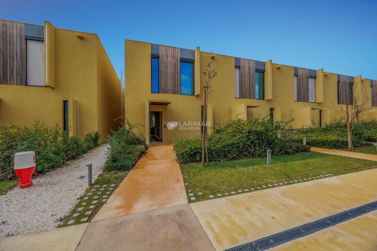 Moradia T2 para Venda em Quarteira Foto 18