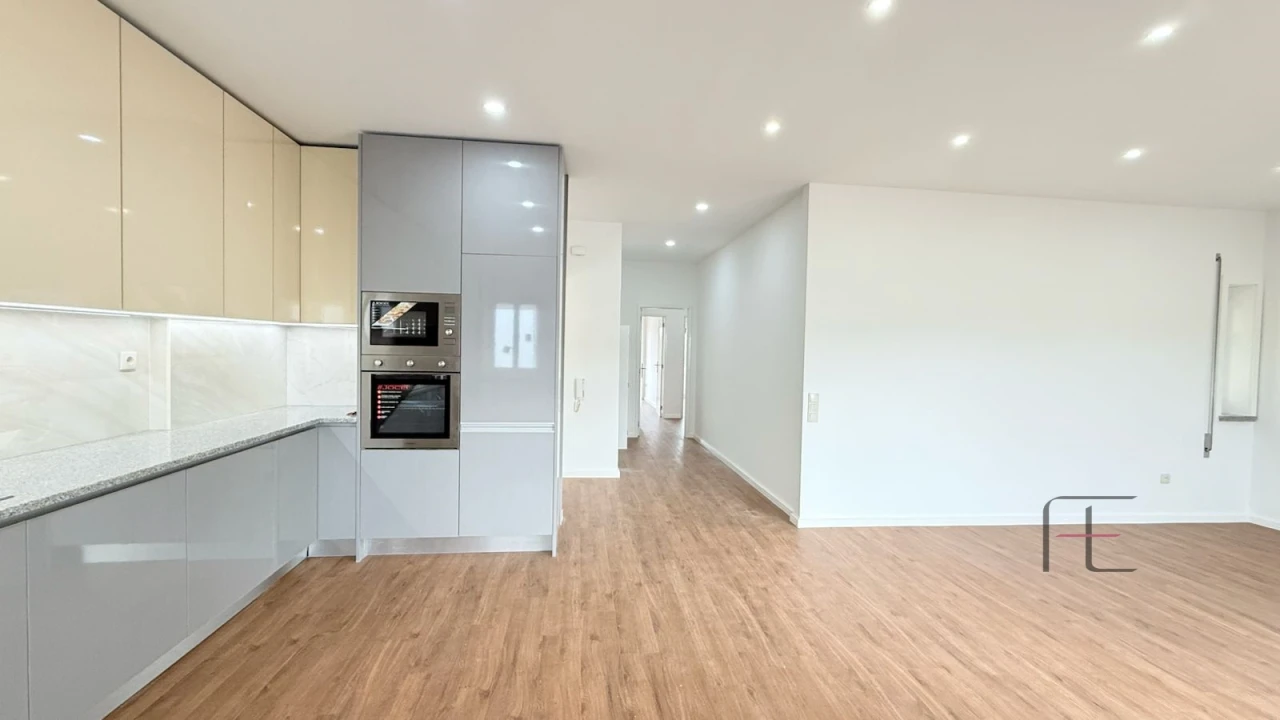 Apartamento T3 para Venda em Aguas Santas Foto 2