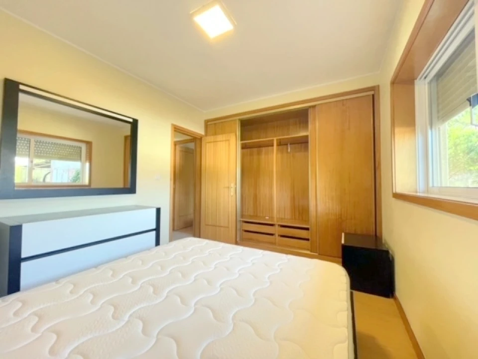 Apartamento T2 para Arrendamento em Vilar de Andorinho Foto 23