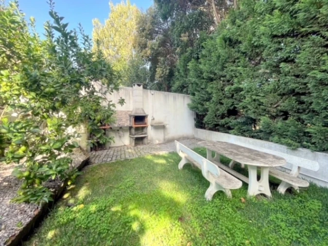 Apartamento T2 para Arrendamento em Vilar de Andorinho Foto 6