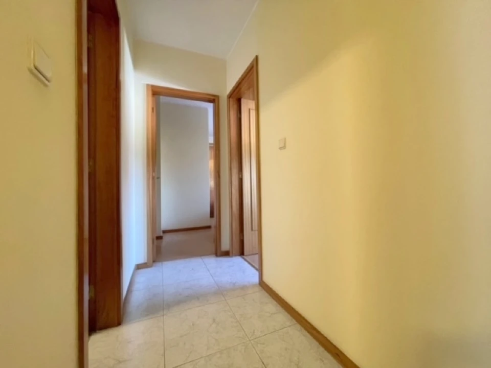 Apartamento T2 para Arrendamento em Vilar de Andorinho Foto 18