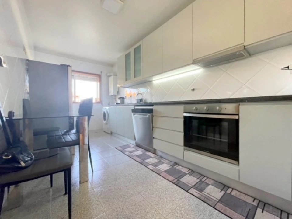 Apartamento T2 para Arrendamento em Vilar de Andorinho Foto 9