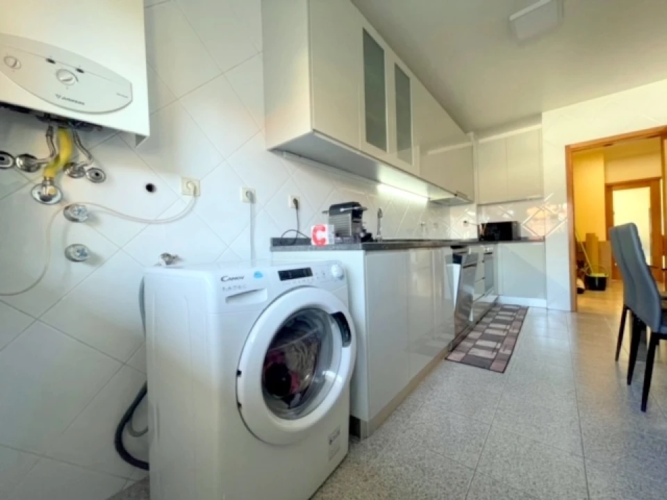 Apartamento T2 para Arrendamento em Vilar de Andorinho Foto 10