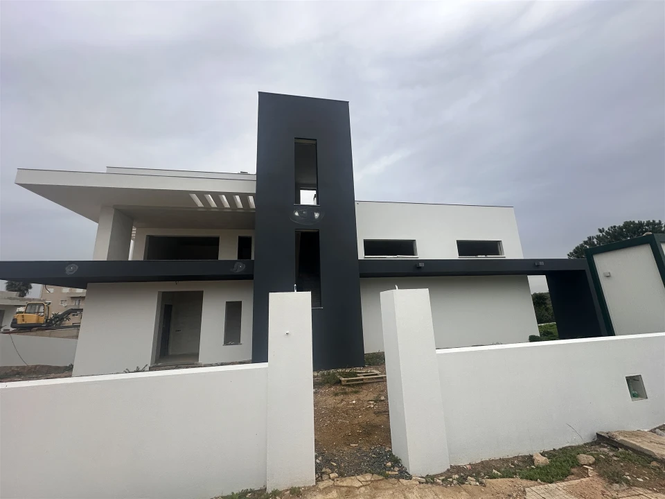 Moradia T4 para Venda em Quelfes Foto 2