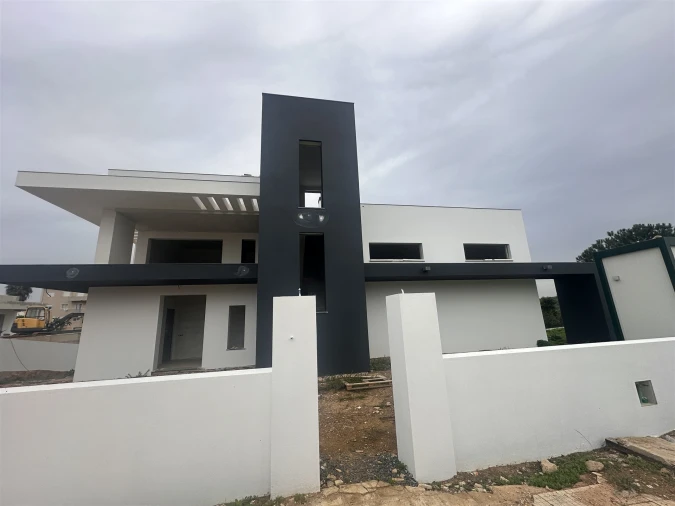 Moradia T4 para Venda em Quelfes Foto 2