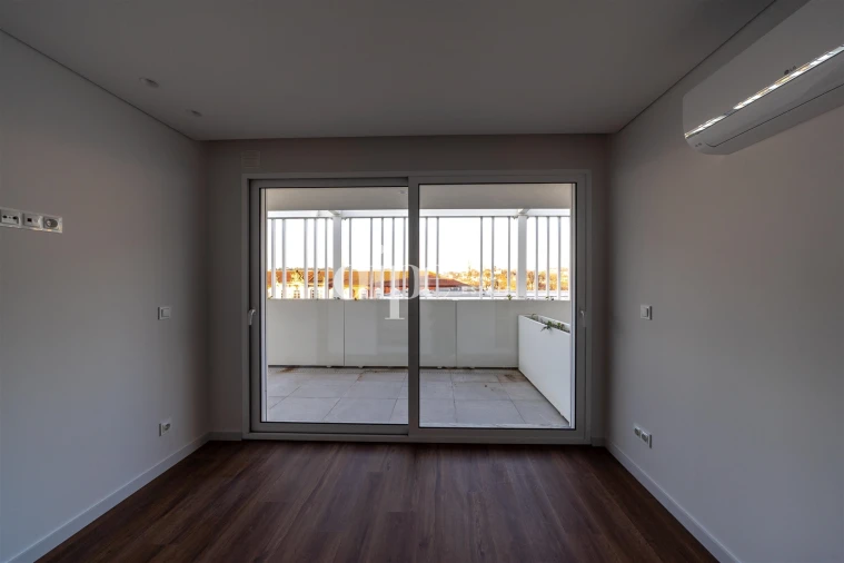 Apartamento T1 para Arrendamento em Urgezes Foto 9
