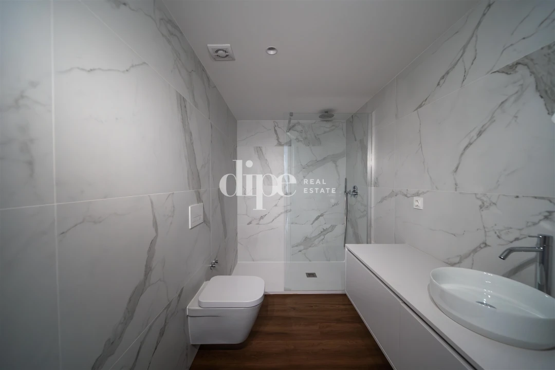 Apartamento T1 para Arrendamento em Urgezes Foto 11