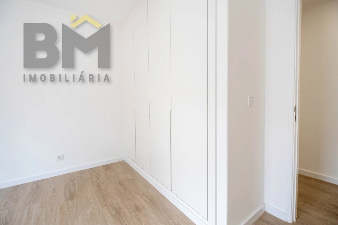 Apartamento T3 para Arrendamento em São Domingos de Rana Foto 28