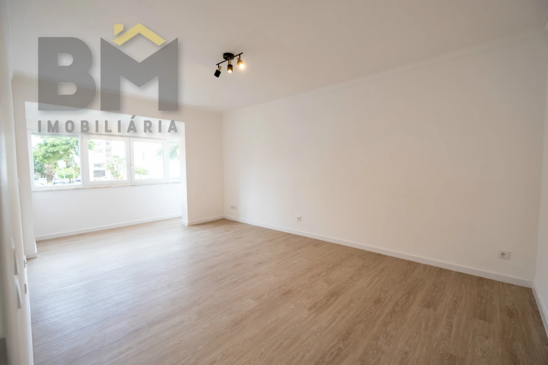 Apartamento T3 para Arrendamento em São Domingos de Rana Foto 12