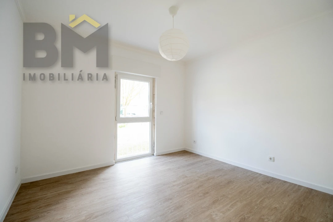 Apartamento T3 para Arrendamento em São Domingos de Rana Foto 23