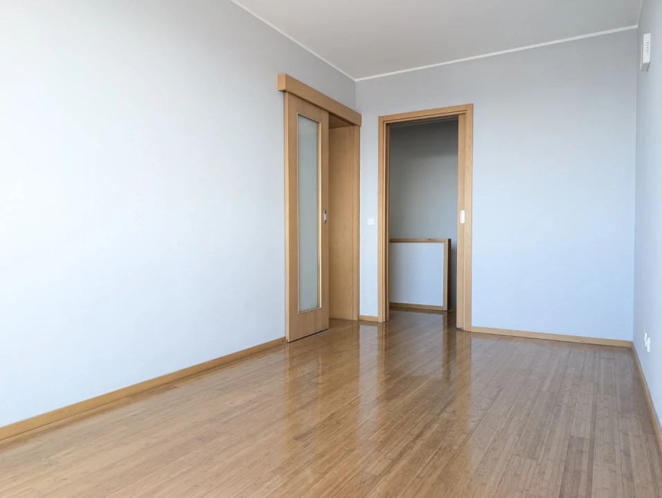 Apartamento T4 para Arrendamento em Glória e Vera Cruz Foto 10