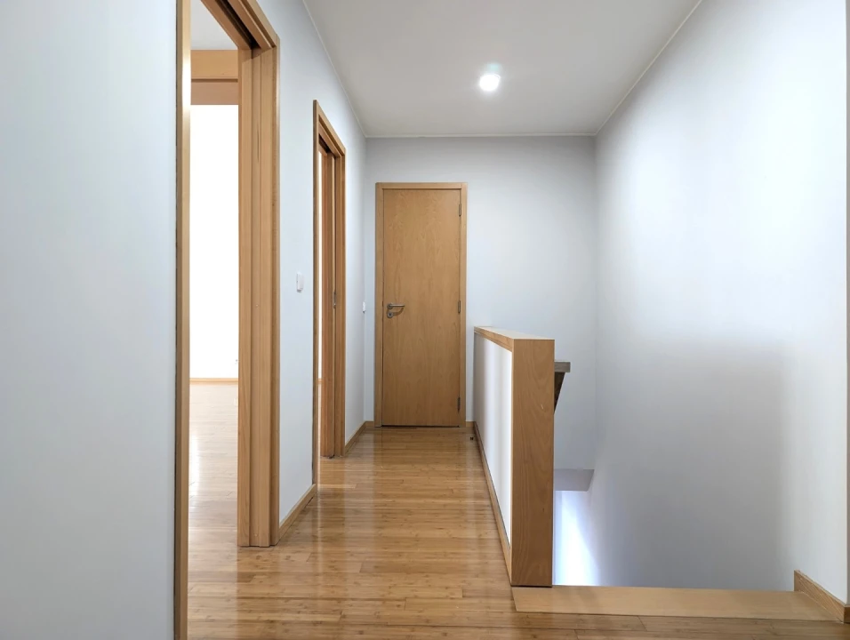 Apartamento T4 para Arrendamento em Glória e Vera Cruz Foto 9