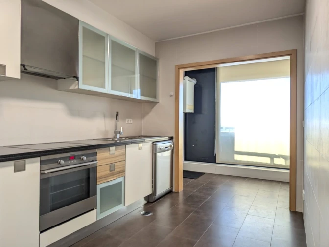 Apartamento T4 para Arrendamento em Glória e Vera Cruz Foto 2