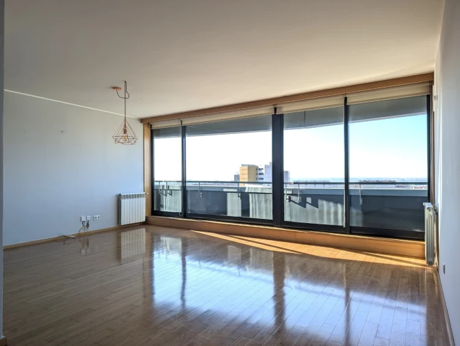 Apartamento T4 para Arrendamento em Glória e Vera Cruz Foto 1