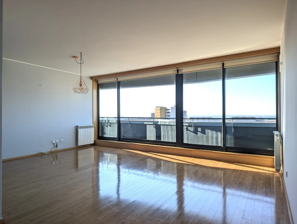 Apartamento T4 para Arrendamento em Glória e Vera Cruz Foto 1