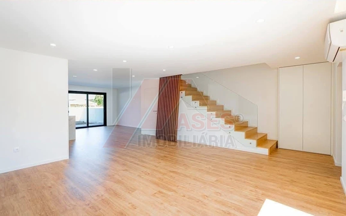 Moradia T3 para Venda em Medelo Foto 10