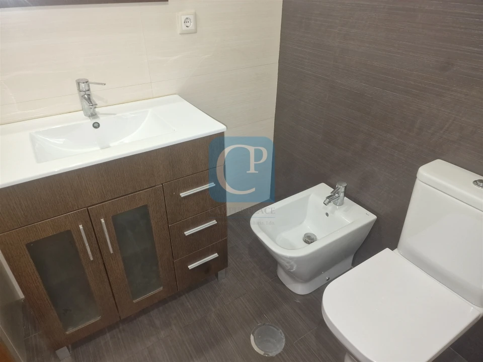 Apartamento T2 para Arrendamento em São Mamede de Infesta e Senhora da Hora Foto 9