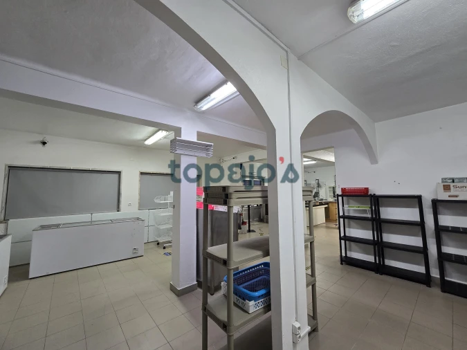 Loja para Arrendamento em Santa Catarina da Serra e Chainça